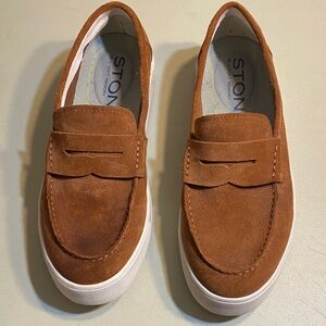 Stonz Men's Tan Suede Slip-On Penny Loafers